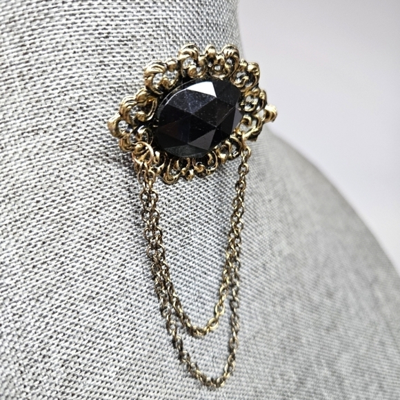 VINTAGE Victorian Revival Gold Tone Black Dangling Chain Brooch Pin - Picture 2 of 5